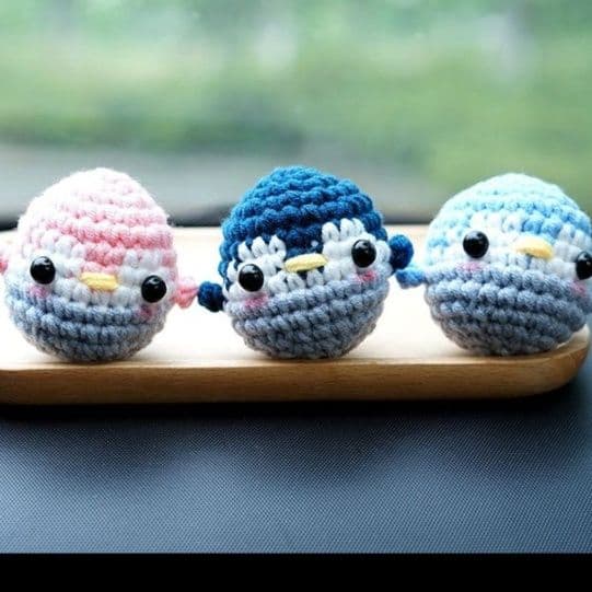 手編みころころペンギンキーホルダー