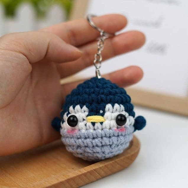 手編みころころペンギンキーホルダー