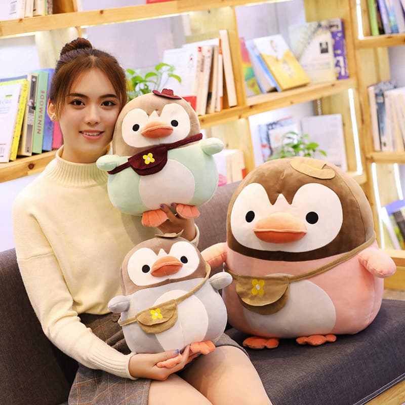 お花のポシェット付きペンギンぬいぐるみ