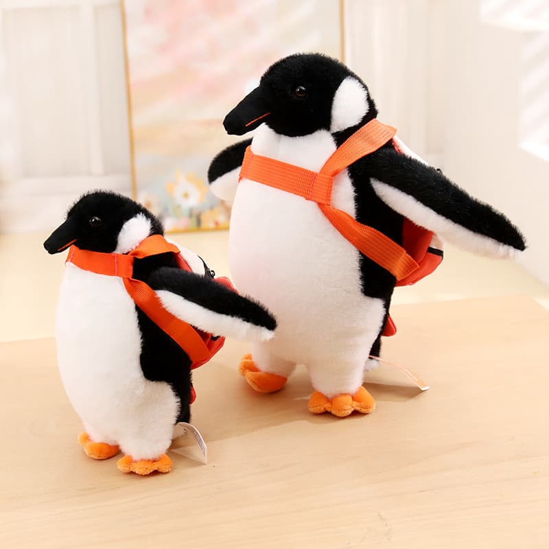 リュック背負いペンギンぬいぐるみ三兄弟