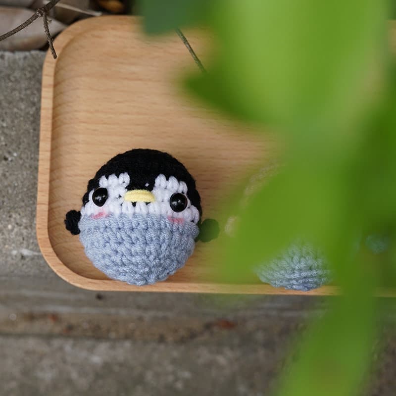 手編みころころペンギンキーホルダー